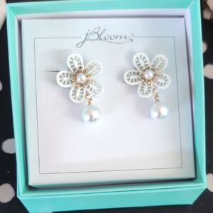 bloom White and Gold Floral Pearl Earrings